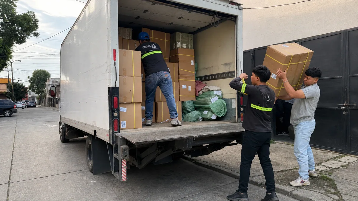 Camión de mudanzas TRANSPA para servicio en Fraijanes