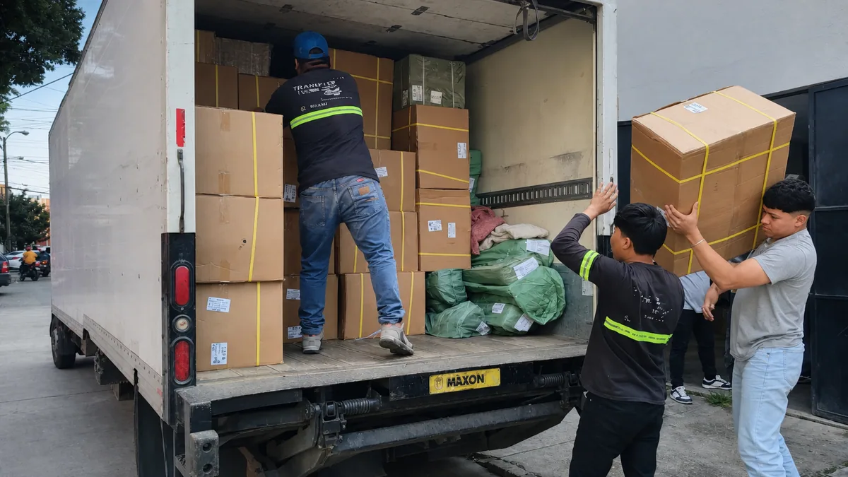 Camión de mudanzas TRANSPA para servicio en Palencia