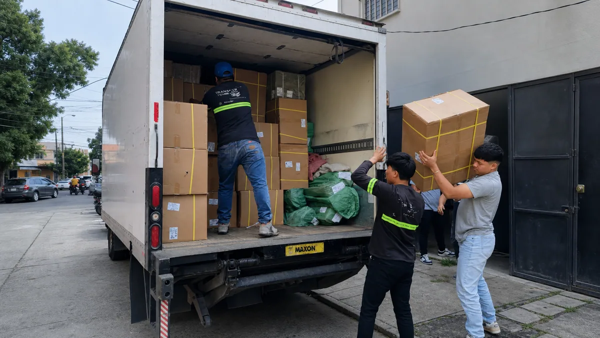 Camión de mudanzas TRANSPA para servicio en San Miguel Petapa