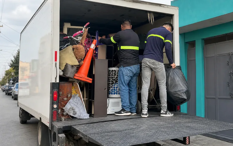 Camión de mudanzas locales TRANSPA para servicio en Amatitlán