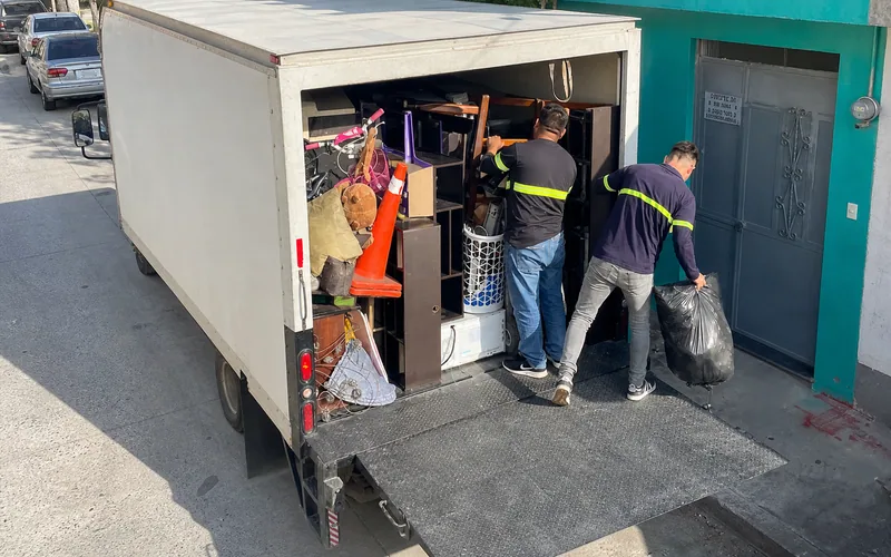 Camión de mudanzas locales TRANSPA para servicio en Fraijanes