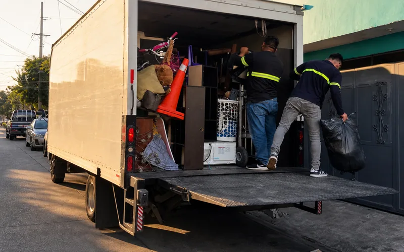 Camión de mudanzas locales TRANSPA para servicio en Mixco
