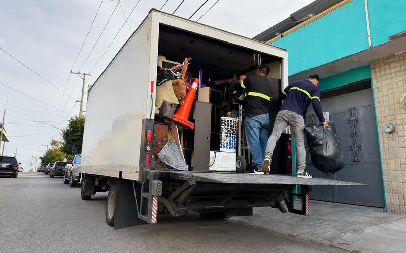 Camión de mudanzas locales TRANSPA para servicio en Palencia