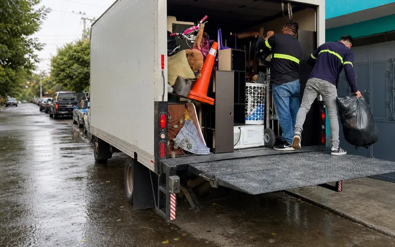 Camión de mudanzas locales TRANSPA para servicio en San Juan Sacatepéquez