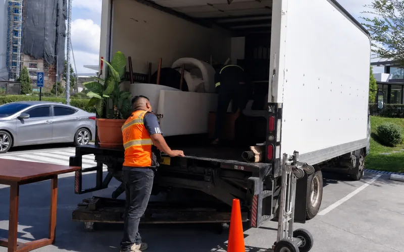 Camión de mudanzas departamentales TRANSPA para servicio en San Raymundo