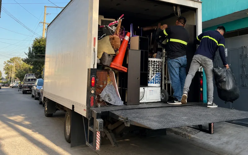 Camión de mudanzas locales TRANSPA para servicio en Villa Nueva