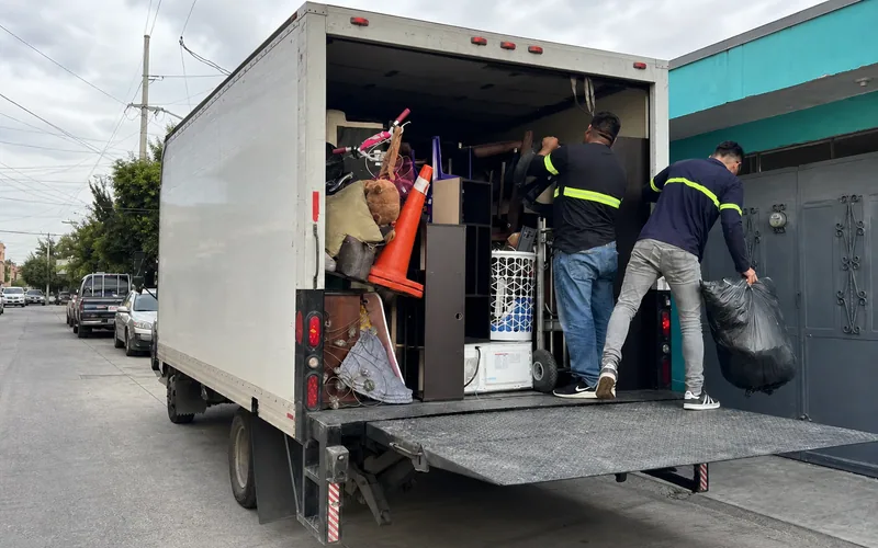 Camión de mudanzas locales TRANSPA para servicio en Zona 1