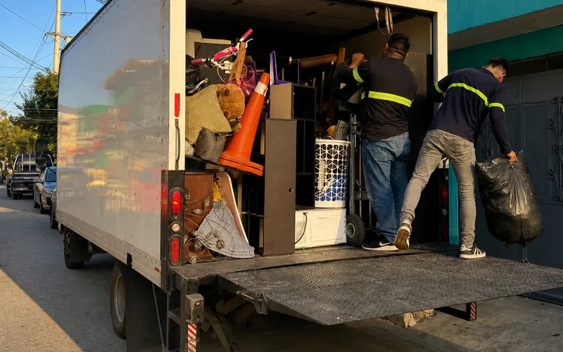 Camión de mudanzas locales TRANSPA para servicio en Zona 10