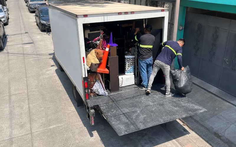 Camión de mudanzas locales TRANSPA para servicio en Zona 11