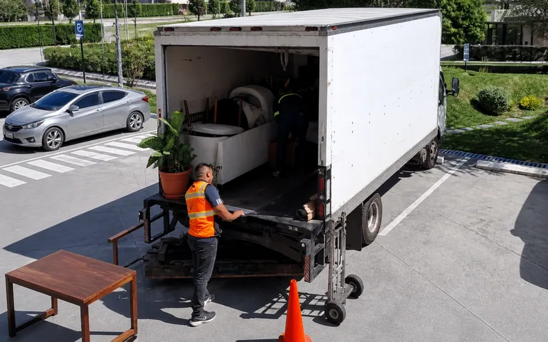 Camión de mudanzas departamentales TRANSPA para servicio en Zona 12
