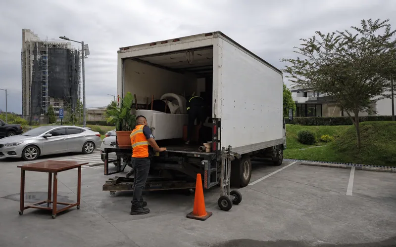 Camión de mudanzas departamentales TRANSPA para servicio en Zona 14