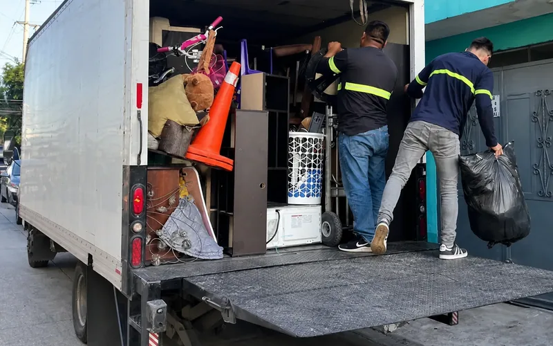 Camión de mudanzas locales TRANSPA para servicio en Zona 14