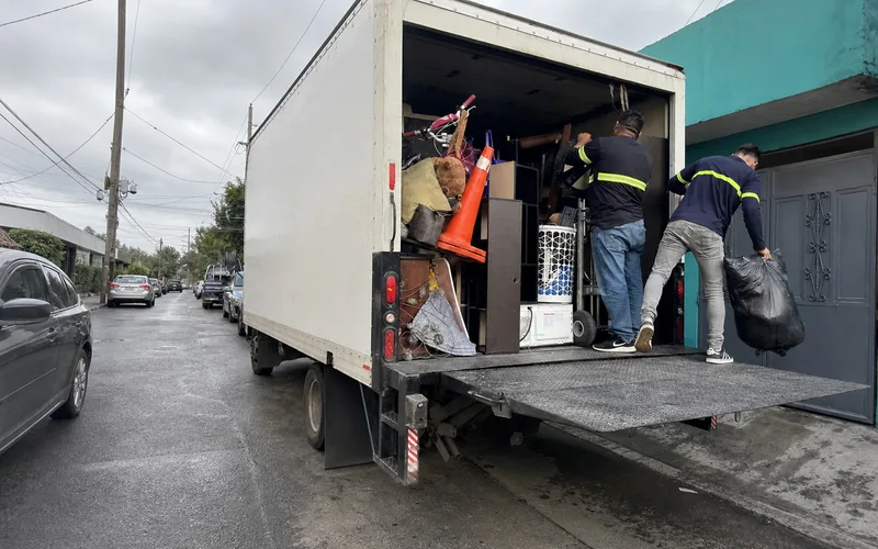 Camión de mudanzas locales TRANSPA para servicio en Zona 15