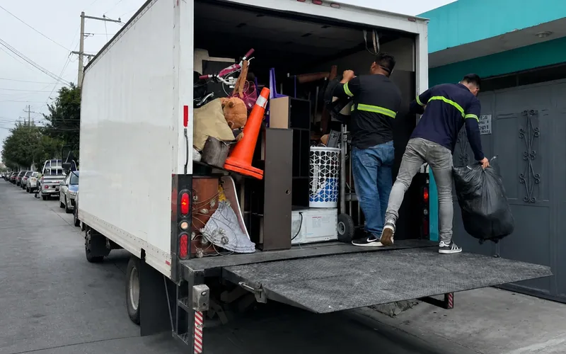 Camión de mudanzas locales TRANSPA para servicio en Zona 16