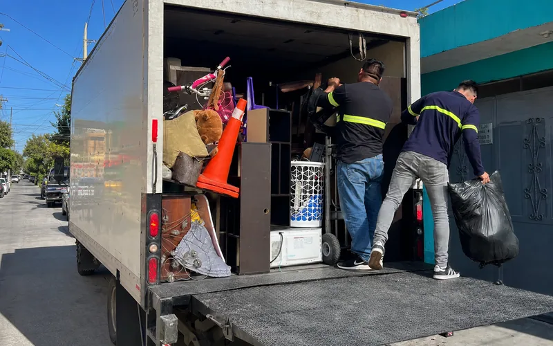 Camión de mudanzas locales TRANSPA para servicio en Zona 19