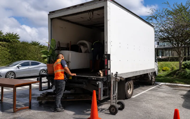 Camión de mudanzas departamentales TRANSPA para servicio en Zona 2