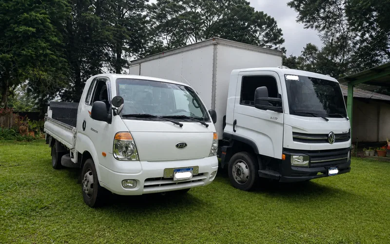 Flota de camiones de mudanza TRANSPA para servicio en Zona 21