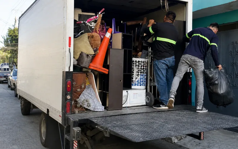 Camión de mudanzas locales TRANSPA para servicio en Zona 21