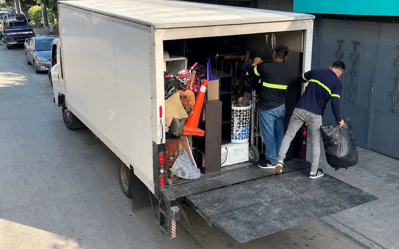 Camión de mudanzas locales TRANSPA para servicio en Zona 3