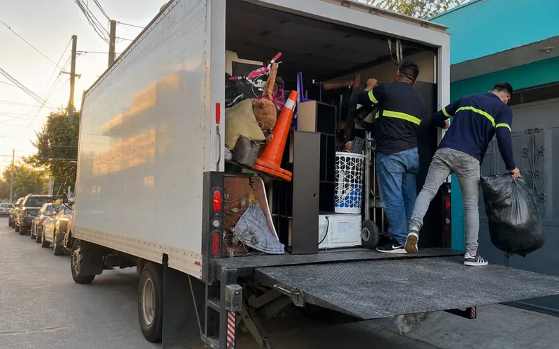 Camión de mudanzas locales TRANSPA para servicio en Zona 6