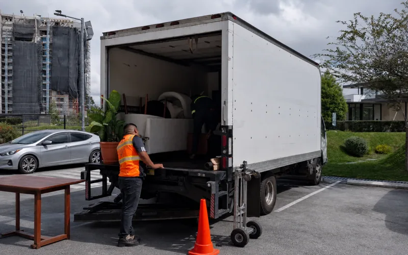 Camión de mudanzas departamentales TRANSPA para servicio en Zona 8