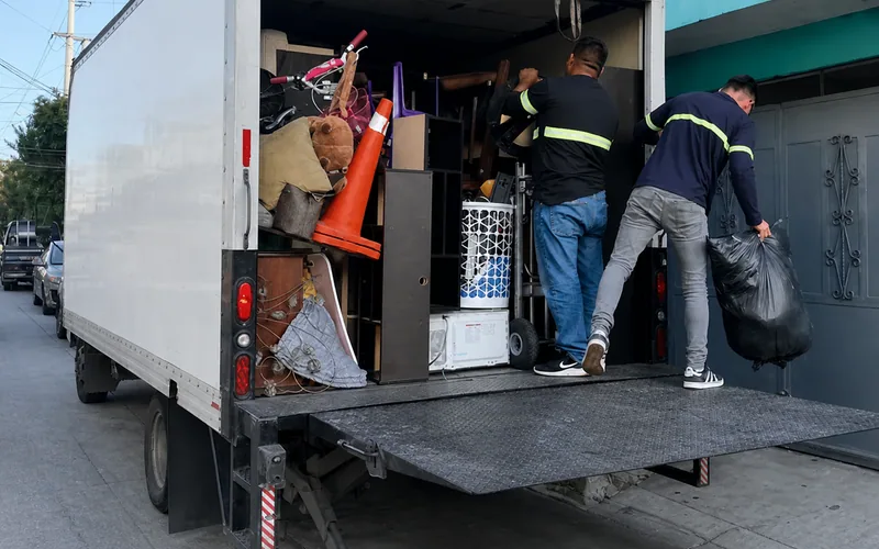 Camión de mudanzas locales TRANSPA para servicio en Zona 8