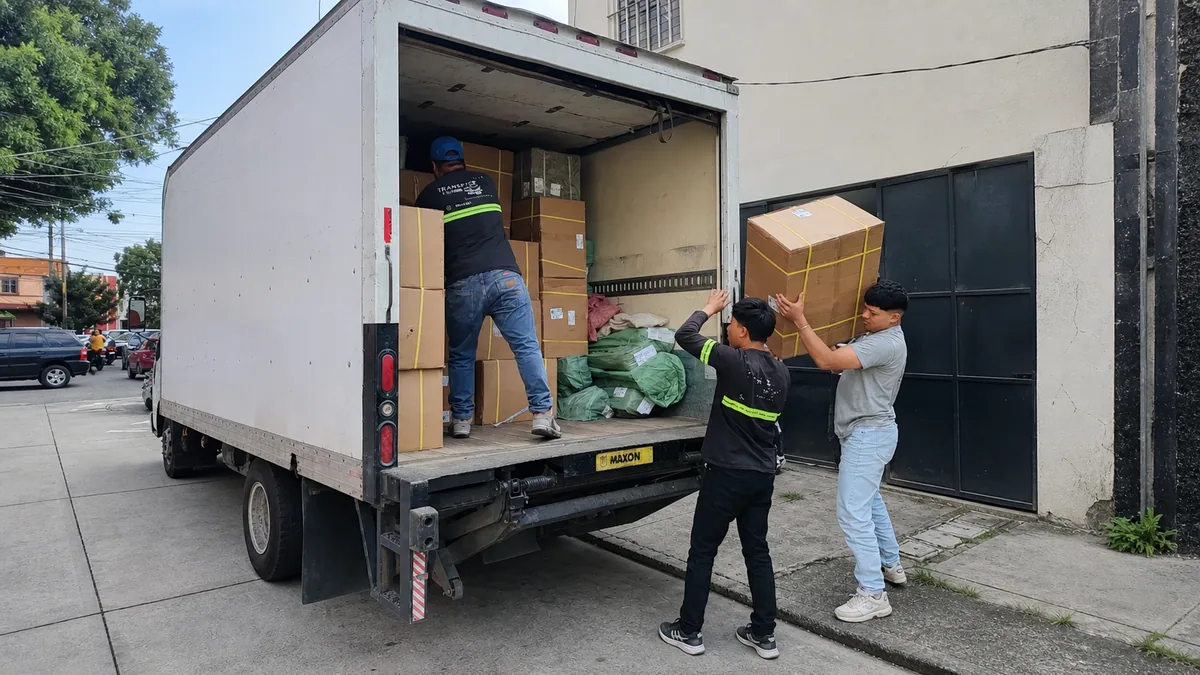 Camión de mudanzas TRANSPA para servicio en Zona 11