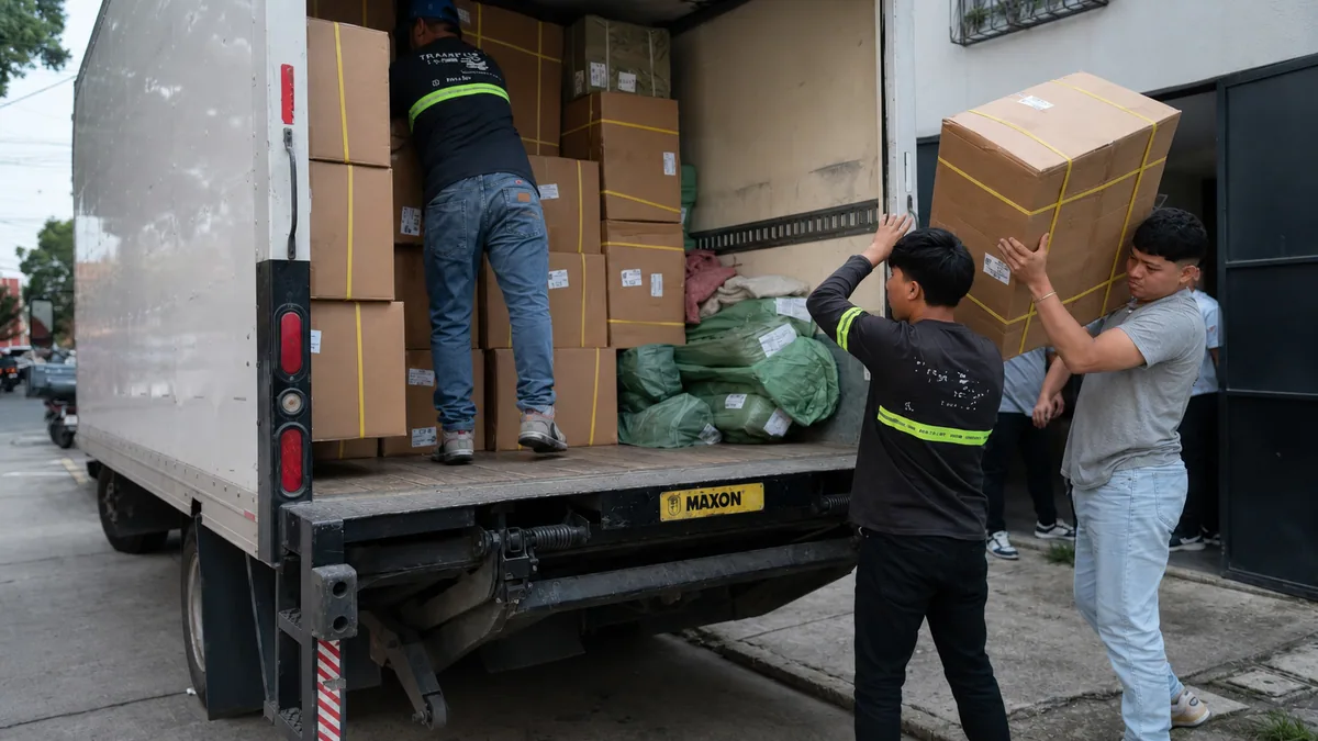 Camión de mudanzas TRANSPA para servicio en Zona 15