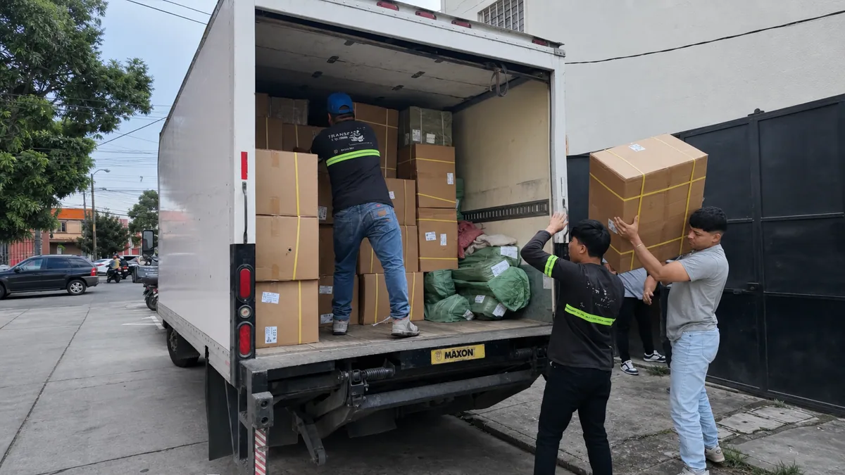 Camión de mudanzas TRANSPA para servicio en Zona 2