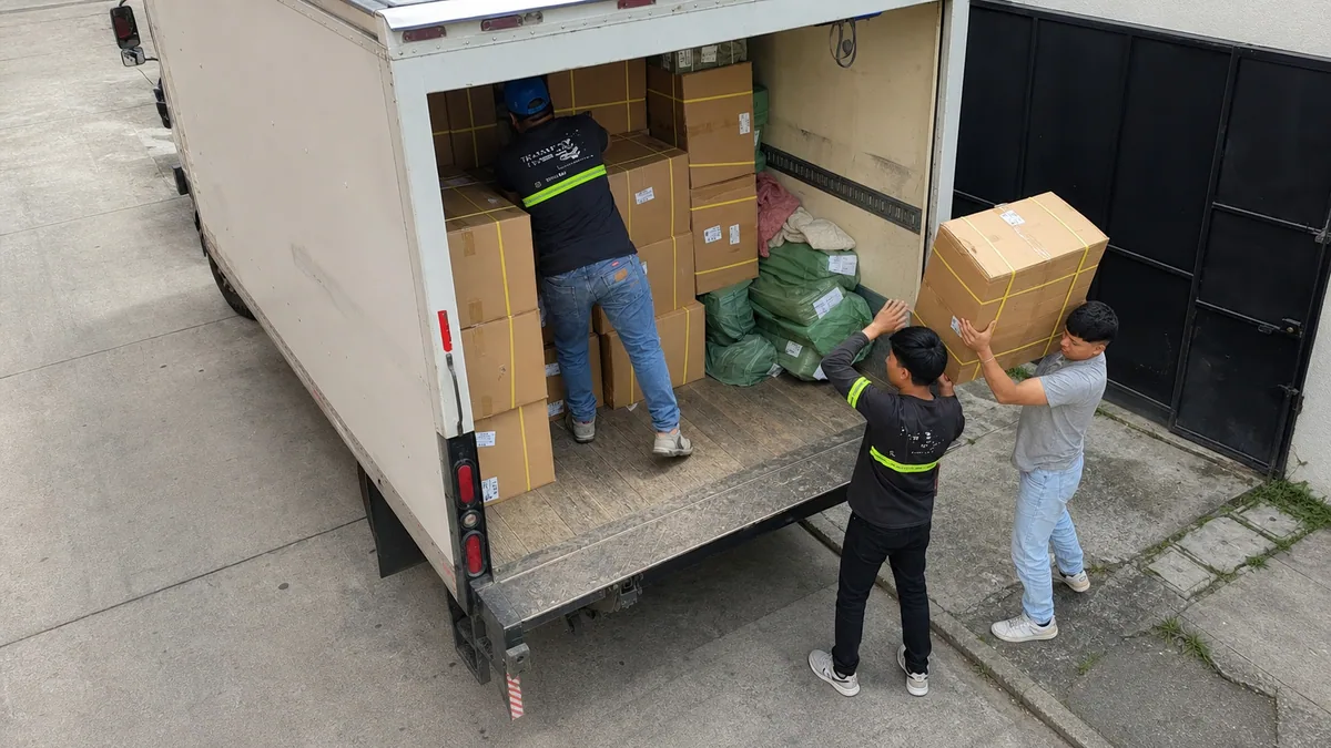 Camión de mudanzas TRANSPA para servicio en Zona 21