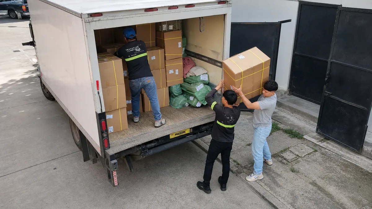 Camión de mudanzas TRANSPA para servicio en Zona 8